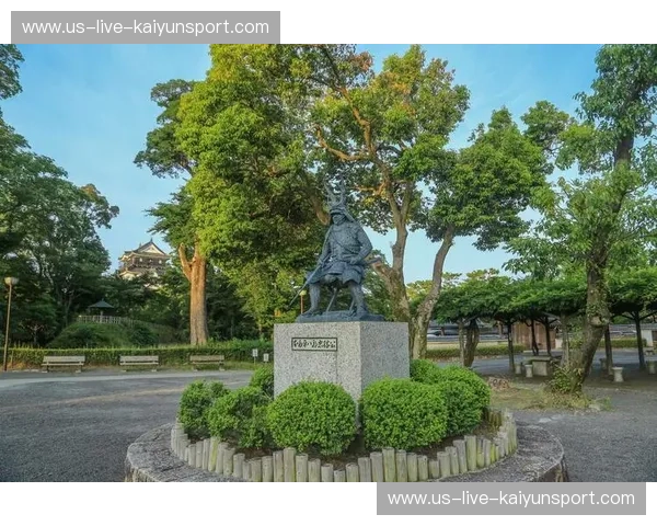双面东瀛的博弈：大阪的狂欢霓虹与清水的治愈山海