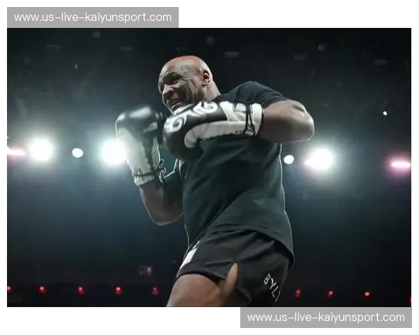 拳坛传奇与街头智慧的碰撞：泰森vs.迪克鲍，一场不落幕的较量